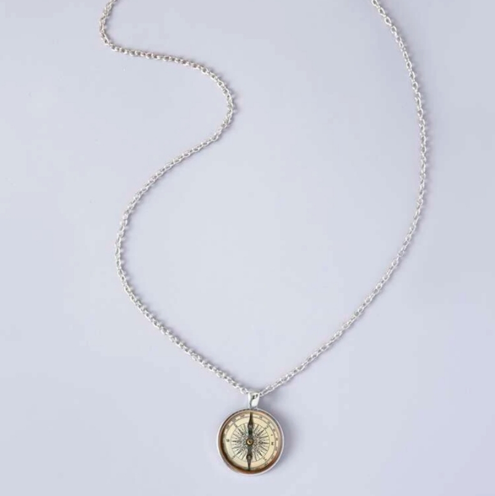 *Noelle* Compass Pendant Necklace - Picture 4 of 5